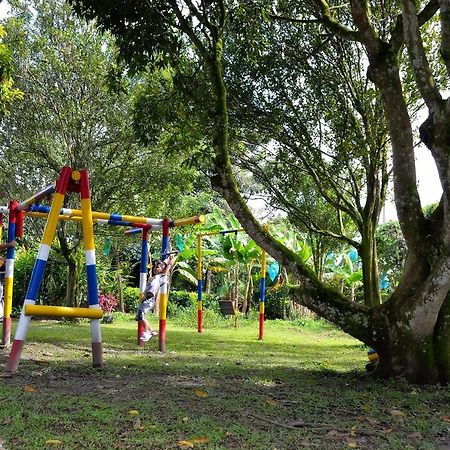 Casa Finca Villa Luz A 800 Mts Del Parque Del Cafe Montenegro Luaran gambar