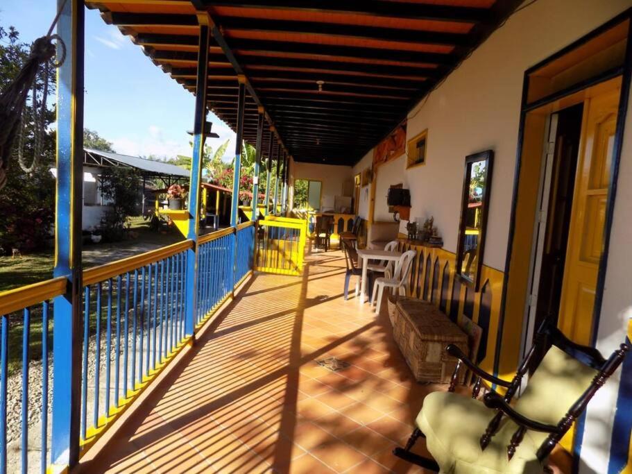 Casa Finca Villa Luz A 800 Mts Del Parque Del Cafe Montenegro Luaran gambar