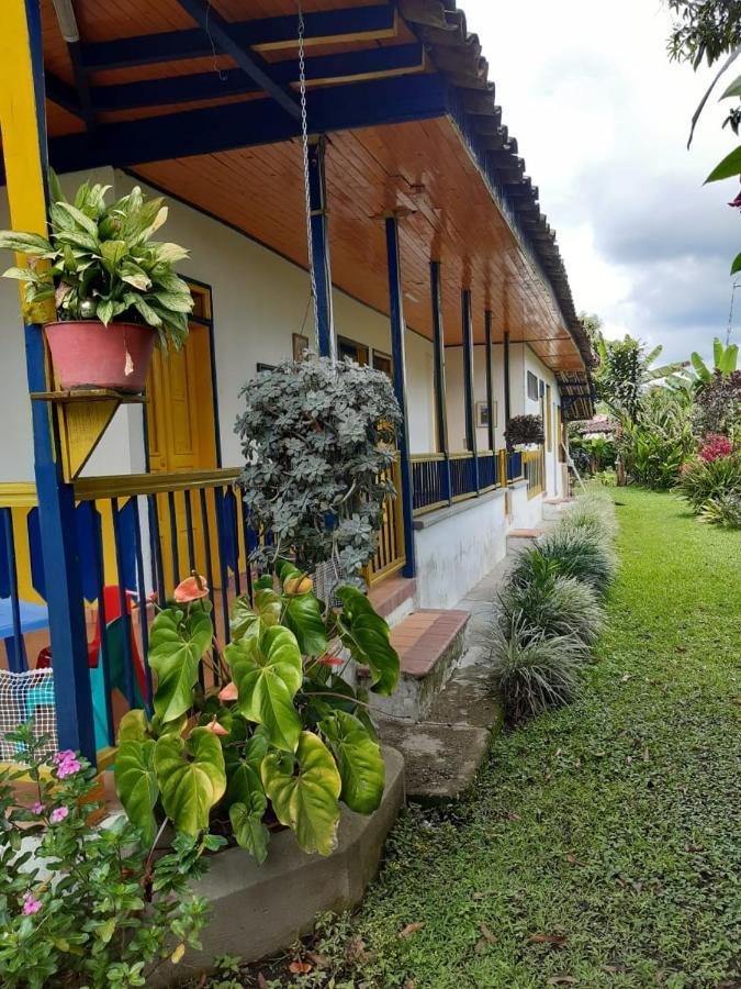 Casa Finca Villa Luz A 800 Mts Del Parque Del Cafe Montenegro Luaran gambar