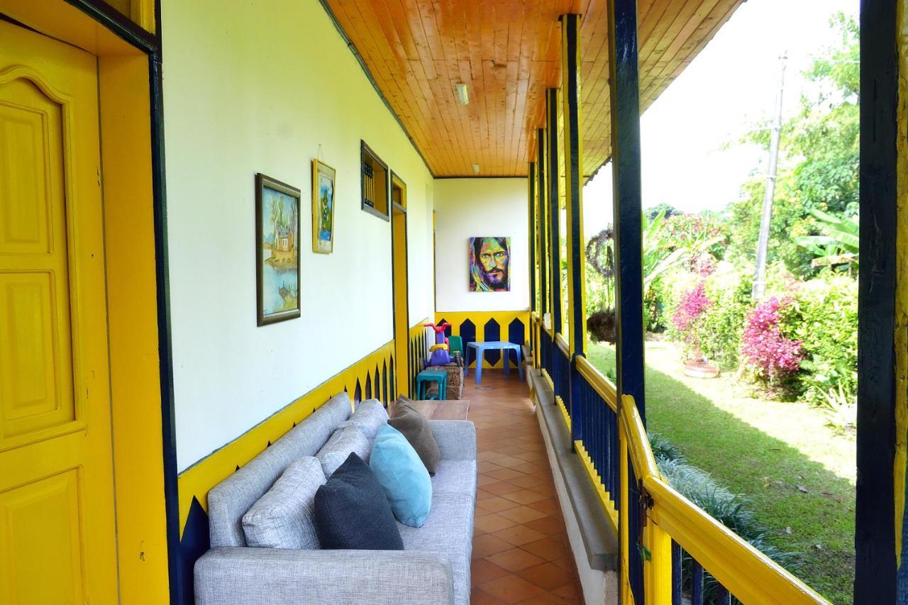 Casa Finca Villa Luz A 800 Mts Del Parque Del Cafe Montenegro Luaran gambar