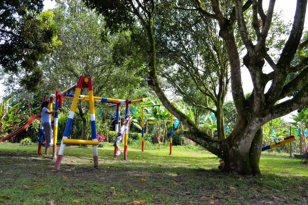 Casa Finca Villa Luz A 800 Mts Del Parque Del Cafe Montenegro Luaran gambar