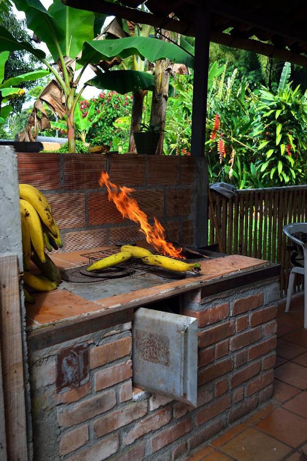 Casa Finca Villa Luz A 800 Mts Del Parque Del Cafe Montenegro Luaran gambar