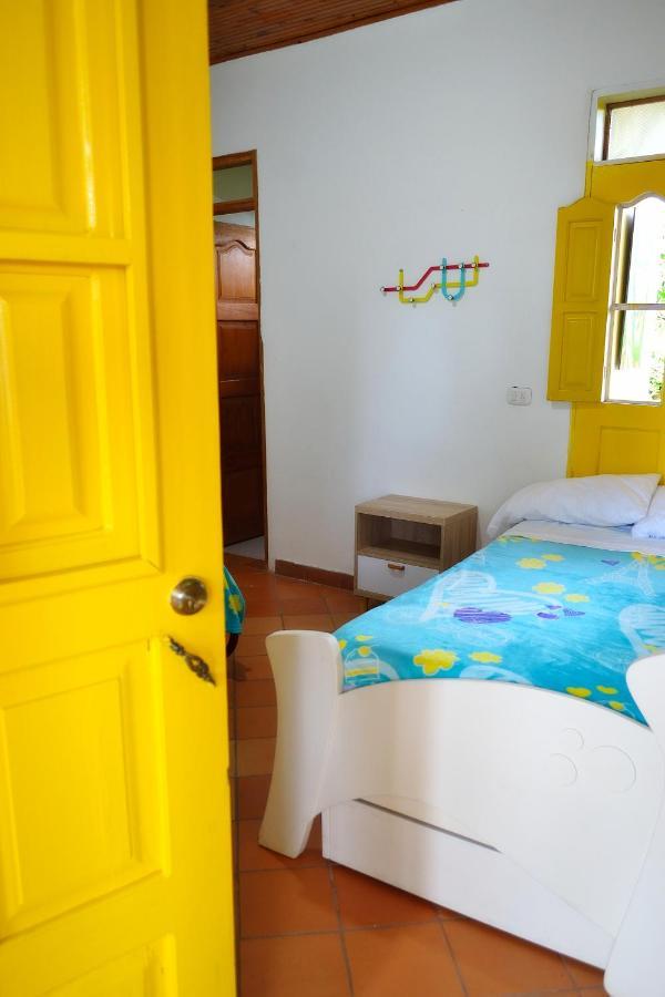 Casa Finca Villa Luz A 800 Mts Del Parque Del Cafe Montenegro Luaran gambar