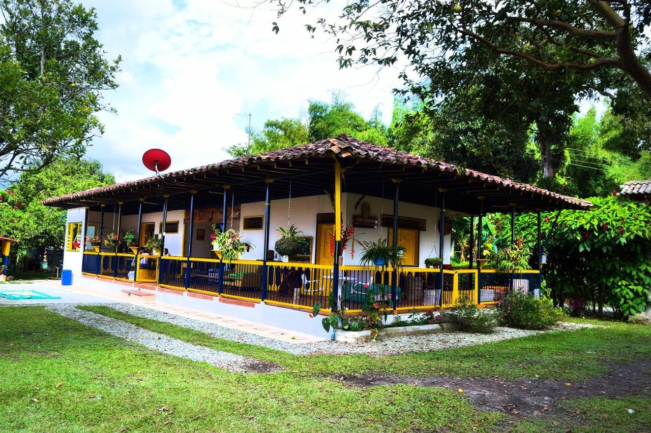 Casa Finca Villa Luz A 800 Mts Del Parque Del Cafe Montenegro Luaran gambar