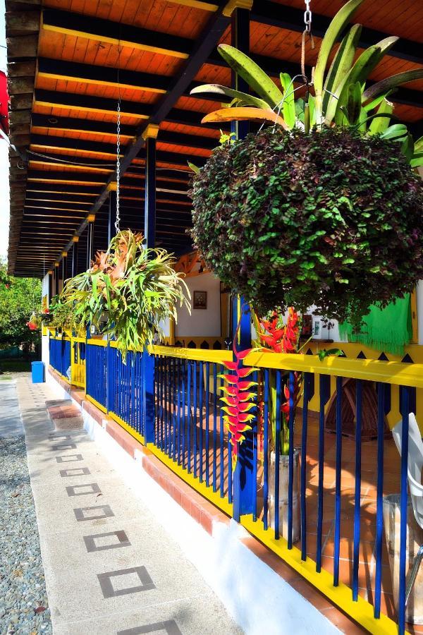 Casa Finca Villa Luz A 800 Mts Del Parque Del Cafe Montenegro Luaran gambar
