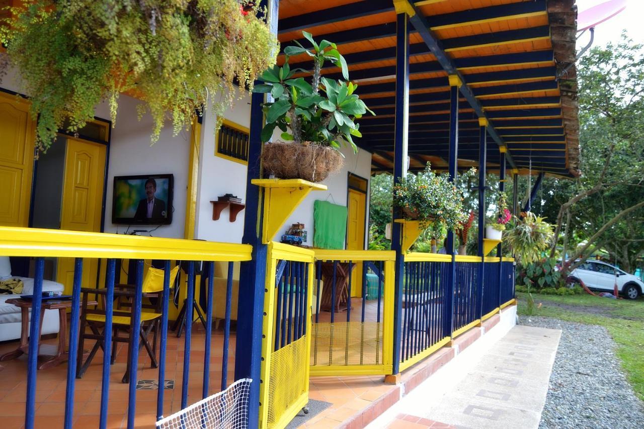Casa Finca Villa Luz A 800 Mts Del Parque Del Cafe Montenegro Luaran gambar