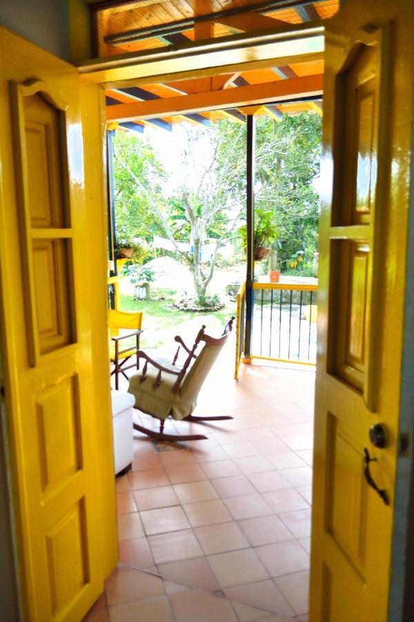 Casa Finca Villa Luz A 800 Mts Del Parque Del Cafe Montenegro Luaran gambar